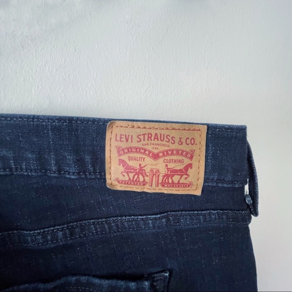 🪐Levi’s Classic Straight Dark Wash Jeans in 24w🪐 - Picture 3 of 3